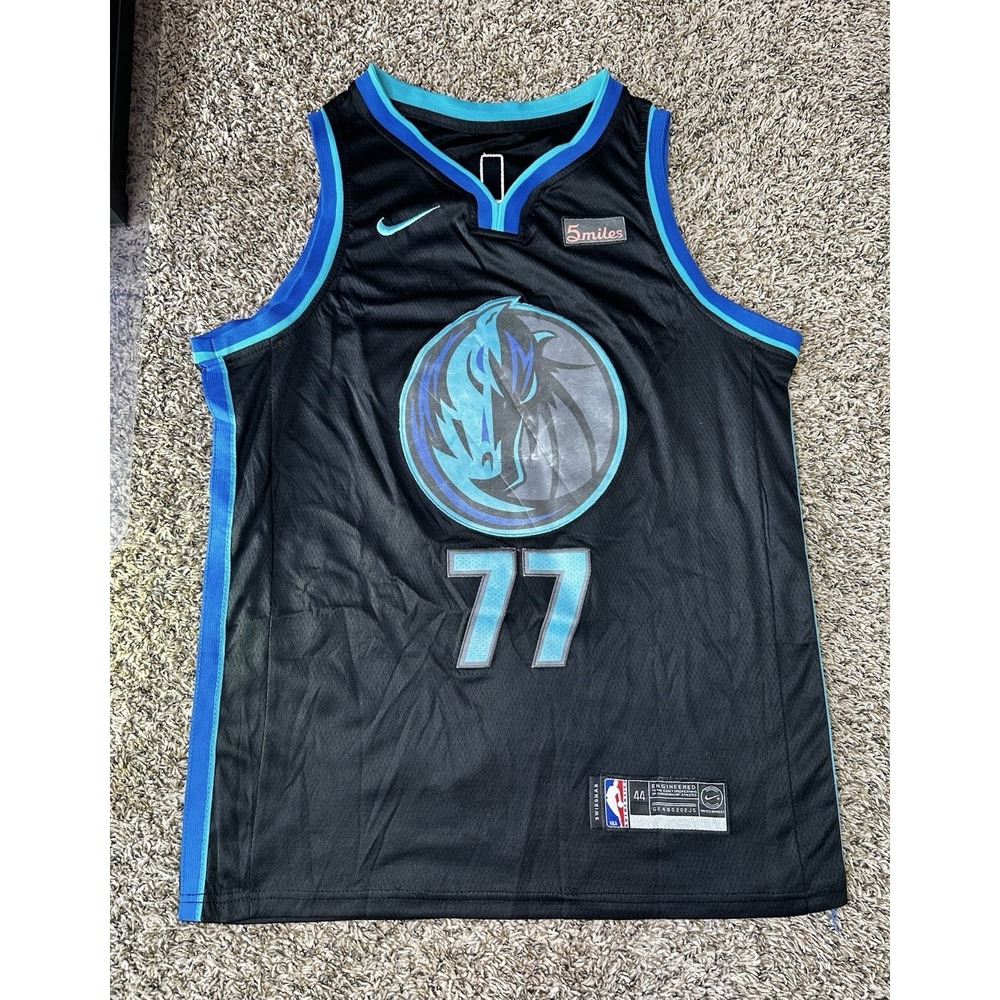 Nike NBA Luka Doncic Black Dallas Mavericks Swingman Jersey Size 44 Small
